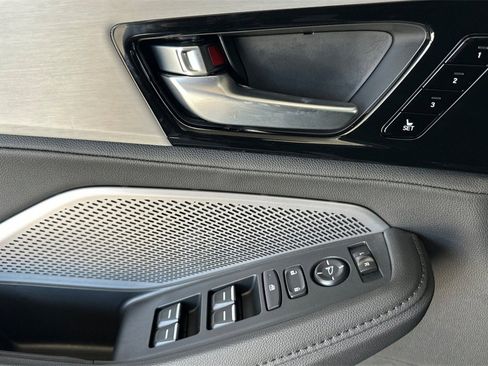 Certified 2025 Acura MDX FWD image 8