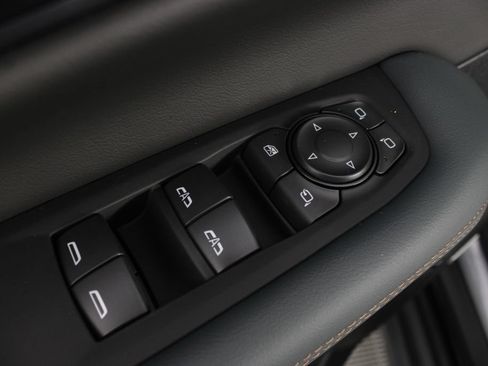 New 2026 GMC Yukon XL AT4 AWD/4WD image 17