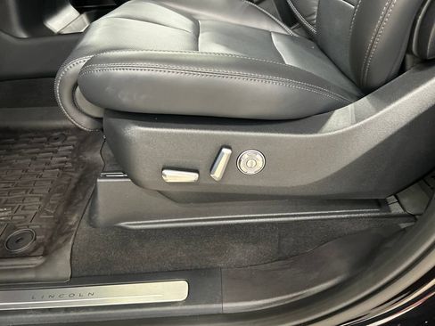 Used 2026 Lincoln Navigator L Reserve AWD/4WD image 11