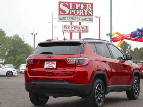 Used 2025 Jeep Compass Trailhawk AWD/4WD image 4