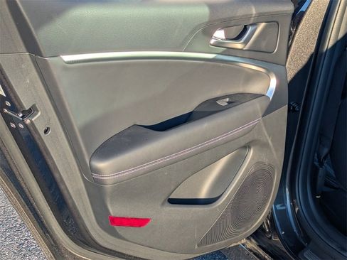 Used 2025 Genesis G70 2.5T image 18