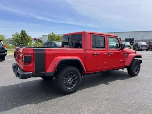 New 2025 Jeep Gladiator Sport AWD/4WD image 8