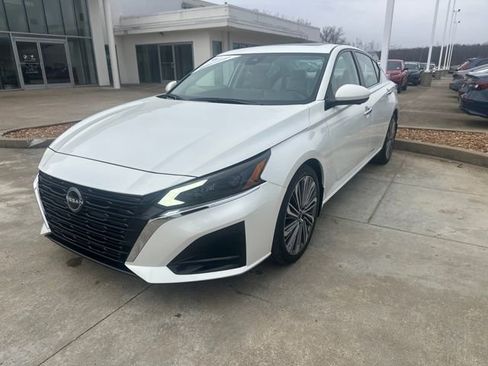 Used 2023 Nissan Altima 2.5 SL image 1