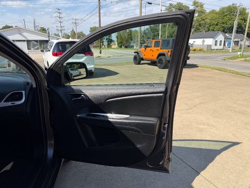 Used 2017 Dodge Journey SXT FWD image 17