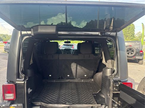Used 2014 Jeep Wrangler Unlimited Sport w/ Quick Order Package 24S AWD/4WD image 12