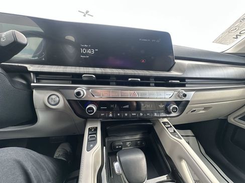 Used 2024 Kia Telluride EX w/ EX Captain's Chair Package image 22