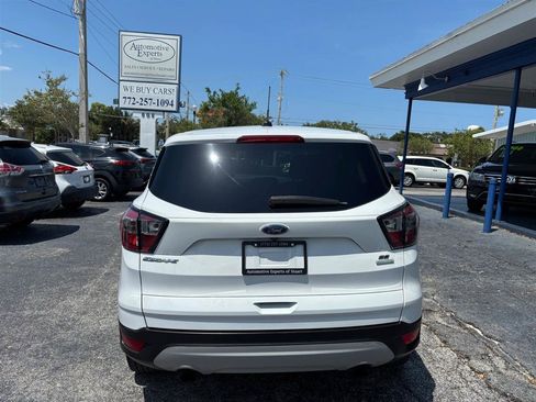Used 2017 Ford Escape SE w/ SE Cold Weather Package FWD image 4