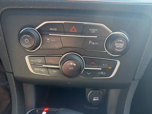 Used 2019 Dodge Charger SXT w/ Leather Interior Group image 30