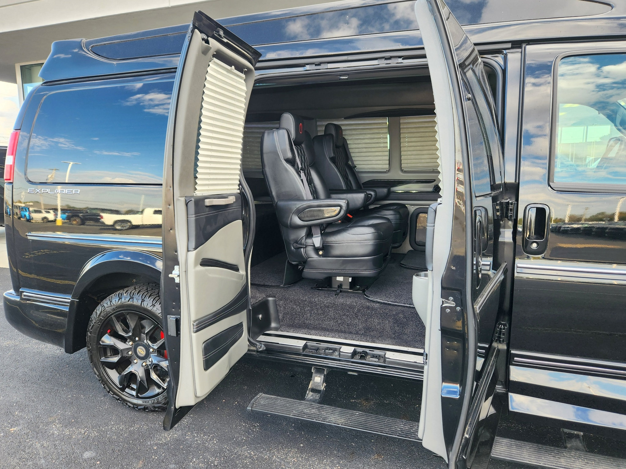 Used 2023 Chevrolet Express 2500 RWD image 20
