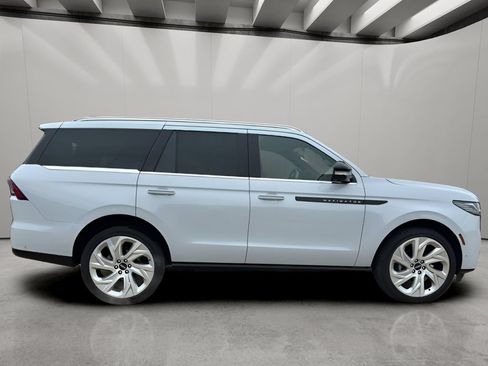 Used 2025 Lincoln Navigator Black Label AWD/4WD image 6