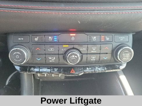 Used 2024 Dodge Durango GT RWD image 9
