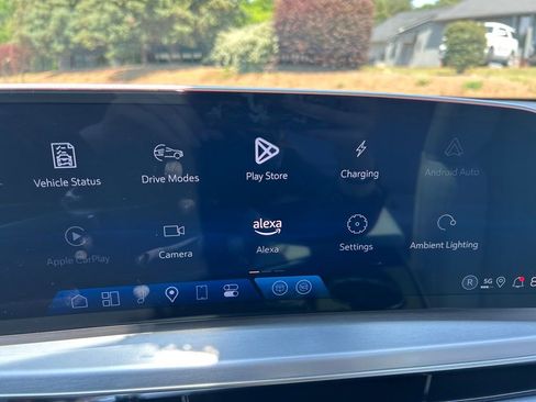 Used 2025 Cadillac Lyriq Sport RWD image 31