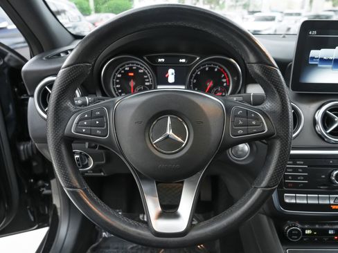 Used 2020 Mercedes-Benz GLA 250 4MATIC image 9