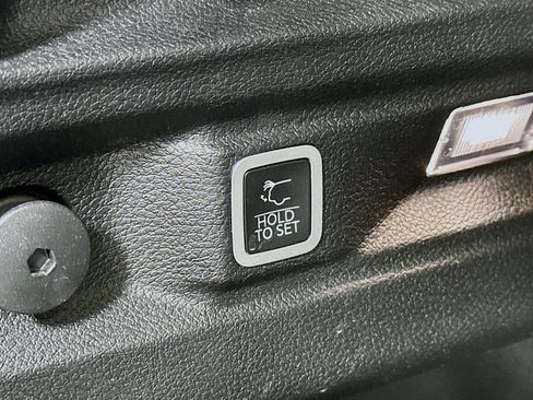 Used 2023 Jeep Grand Cherokee L Limited AWD/4WD image 31