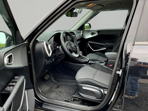 Used 2022 Kia Soul LX w/ Technology Package FWD image 16