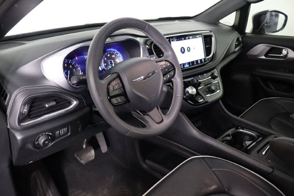 Used 2025 Chrysler Pacifica Limited FWD image 29
