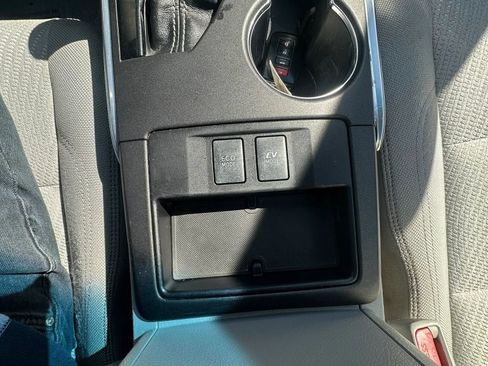 Used 2015 Toyota Camry LE image 13