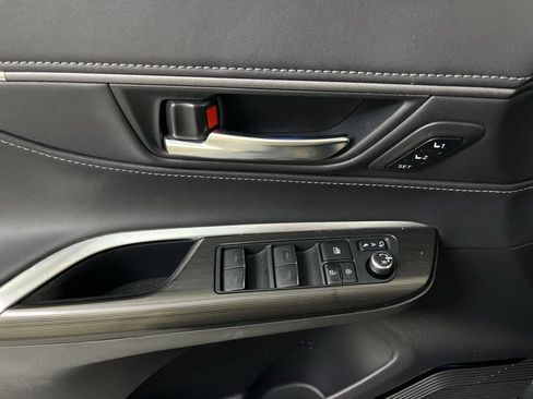 Used 2022 Toyota Venza Limited image 52