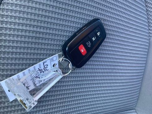 Used 2022 Toyota Highlander LE image 56