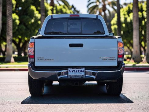 Used 2015 Toyota Tacoma PreRunner w/ SR5 Package RWD image 6