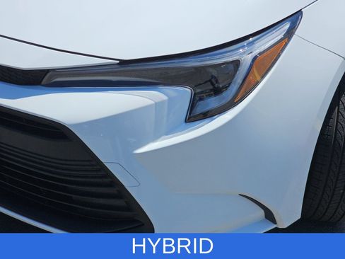 Used 2025 Toyota Corolla LE w/ LE Premium Package FWD image 29