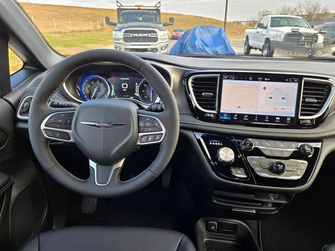 New 2026 Chrysler Pacifica Select image 15