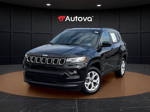 Used 2025 Jeep Compass Latitude AWD/4WD image 1