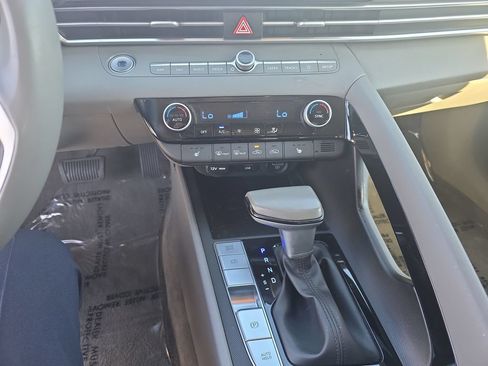 Used 2023 Hyundai Elantra SEL w/ Convenience Package FWD image 17