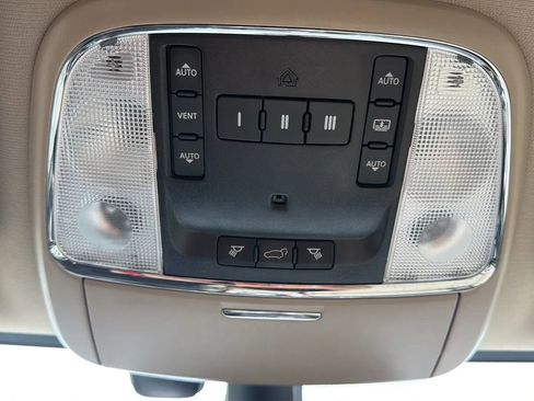 Used 2017 Jeep Grand Cherokee Overland w/ Jeep Active Safety Group AWD/4WD image 20
