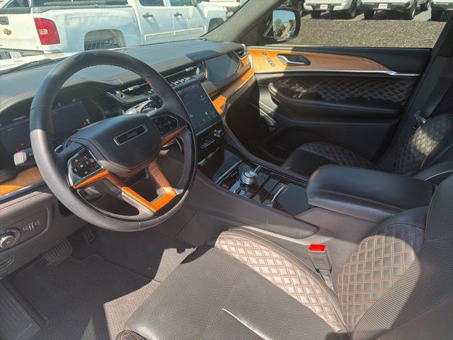 Used 2024 Jeep Grand Cherokee Summit AWD/4WD image 15