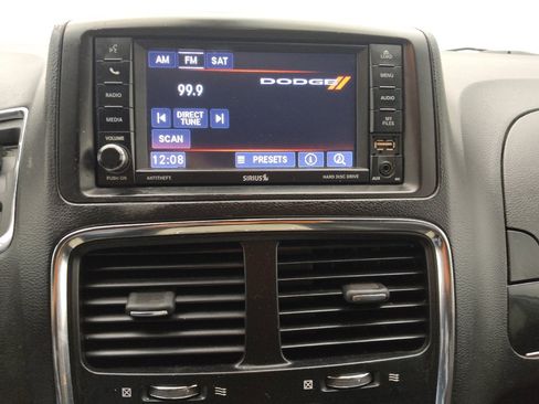 Used 2019 Dodge Grand Caravan SXT FWD image 25