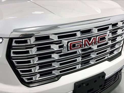 Used 2025 GMC Acadia Denali FWD image 34