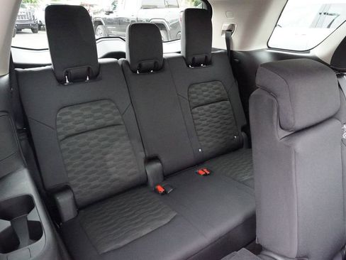 Used 2025 Nissan Pathfinder S image 10