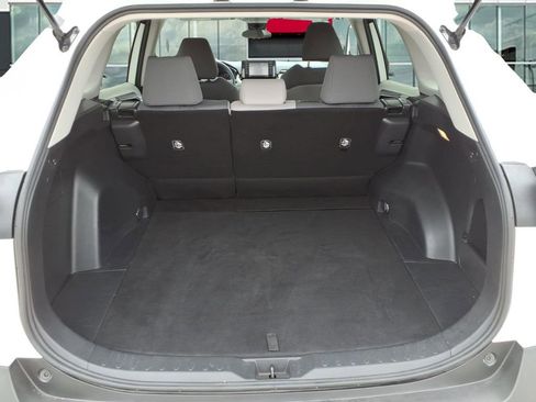 Used 2020 Toyota RAV4 XLE image 12