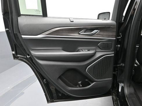 Used 2025 Jeep Grand Cherokee Limited 4xe image 14