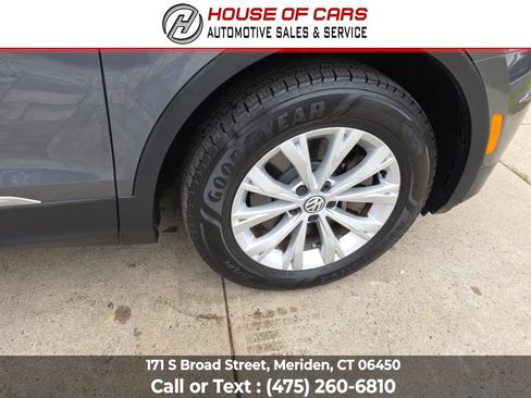 Used 2018 Volkswagen Tiguan SE AWD/4WD image 22