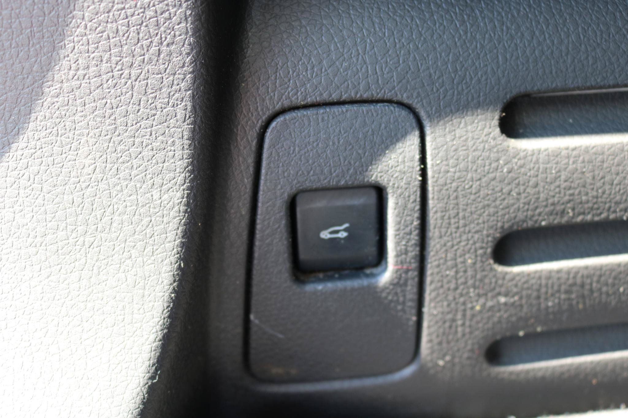 Used 2015 Lincoln MKX FWD w/ Walnut Swirl Wood Package image 38