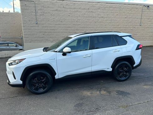 Used 2021 Toyota RAV4 LE AWD/4WD image 8