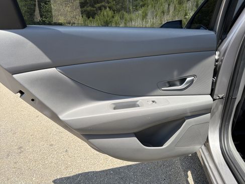Used 2022 Hyundai Elantra SEL FWD image 23
