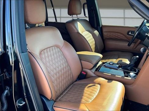 Used 2024 INFINITI QX80 Sensory AWD/4WD image 7