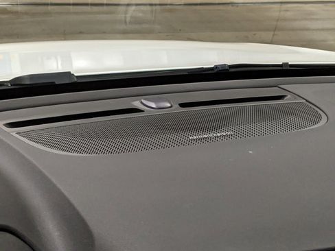 Certified 2023 Volvo XC40 Recharge Ultimate image 16