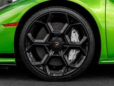 Used 2023 Lamborghini Huracan Tecnica image 9