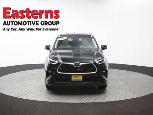 Used 2021 Toyota Highlander XLE AWD/4WD image 54