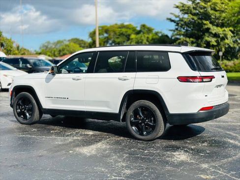 Used 2023 Jeep Grand Cherokee L Limited w/ Black Appearance Package RWD image 6