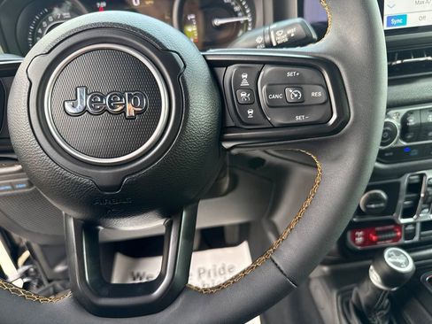 Used 2024 Jeep Wrangler Unlimited AWD/4WD image 14