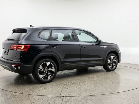 Used 2025 Volkswagen Taos SE image 9