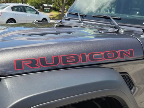 Certified 2025 Jeep Wrangler Unlimited Rubicon w/ Convenience Group AWD/4WD image 11