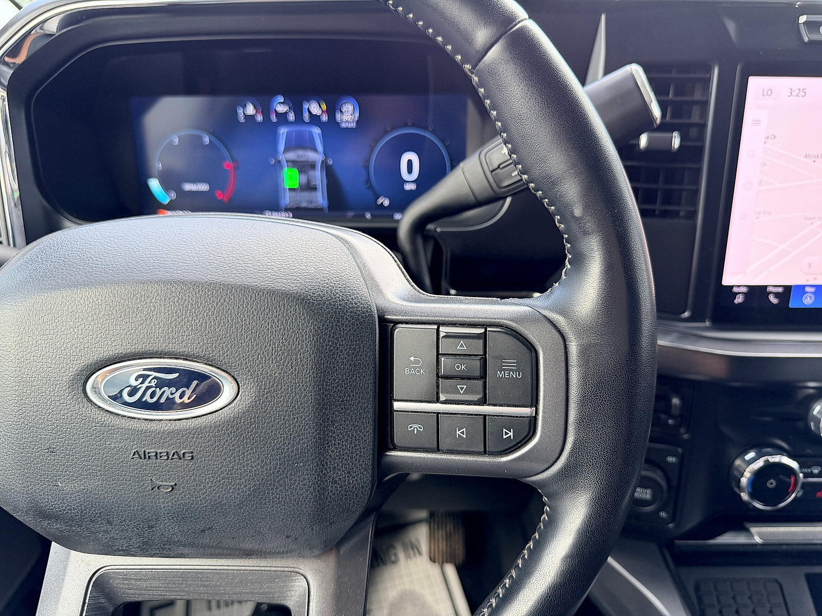 Used 2024 Ford F350 Lariat w/ FX4 Off-Road Package AWD/4WD image 30