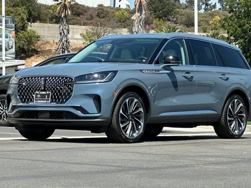 New 2026 Lincoln Aviator Reserve w/ Luxury Package RWD image 7