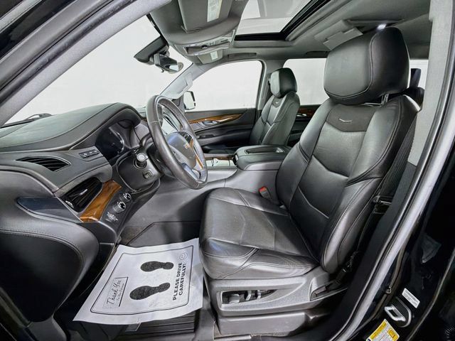 Used 2020 Cadillac Escalade Premium Luxury w/ Escalade Sport Edition AWD/4WD image 22